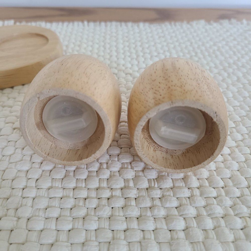 NWOT Metal and Solid Wood Egg-Shaped Salt And Pepper Shakers With Napkin Holder - Picture 7 of 12